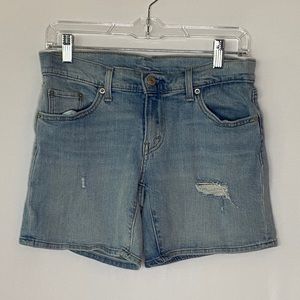 Levi’s mid length denim shorts | 28